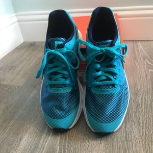 NWB Nike Downshifter 7Y Women’s 8 1/2
